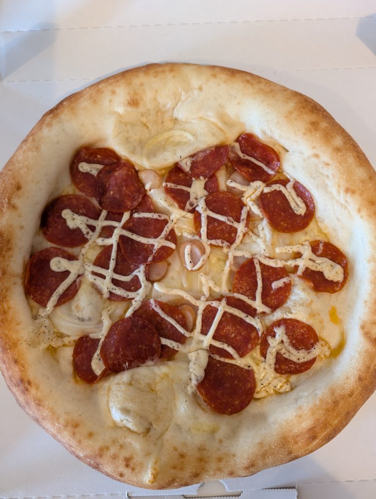 オーケー_手作り_アメリカペパロニとウインナーピザ_レビュー_実際の中身写真