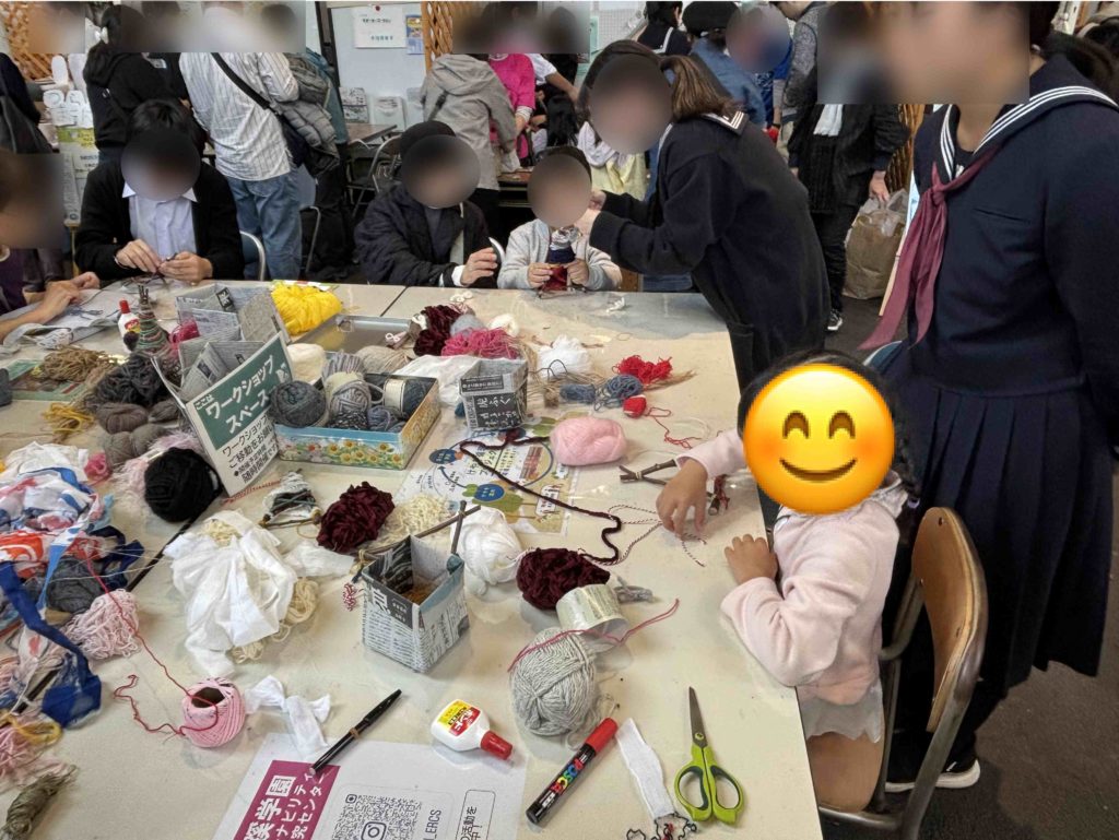 第18回むさしの環境フェスタ2025_遊んで学ぶ”親子体験レポinむさしのエコreゾート_ワークショップスペースの様子